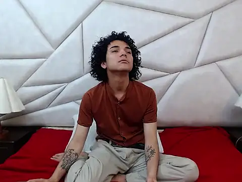 Nyx_and_Arian webcam