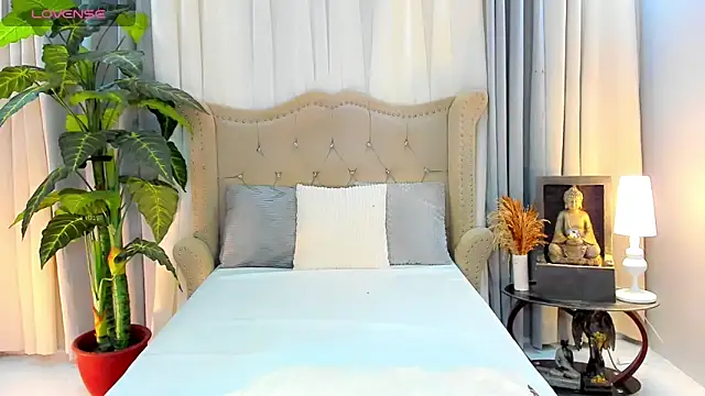 MochaliciousTransOnTop webcam