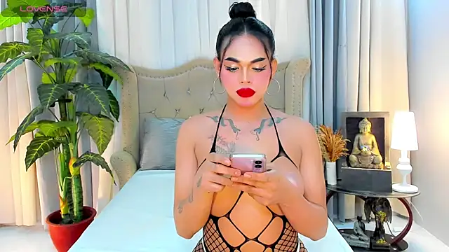 MochaliciousTransOnTop webcam