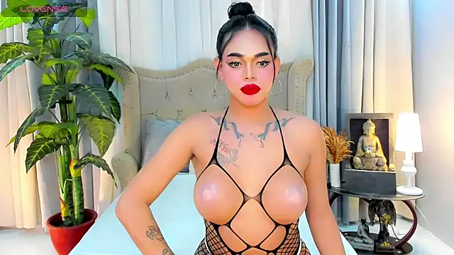 MochaliciousTransOnTop webcam