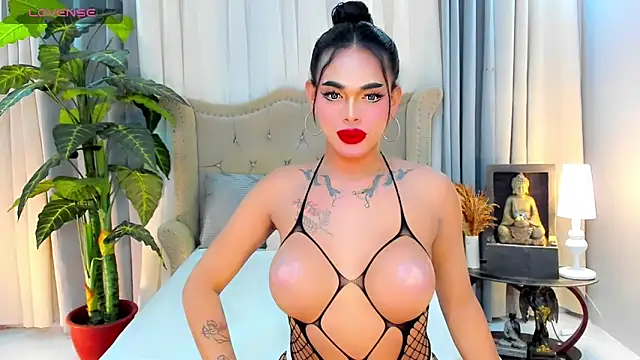 MochaliciousTransOnTop webcam