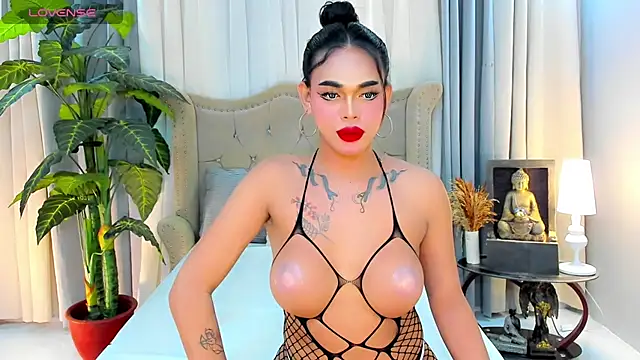 MochaliciousTransOnTop webcam