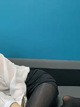 美女ZHJKS9988在线直播