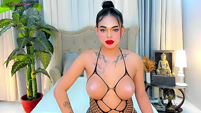 MochaliciousTransOnTop webcam