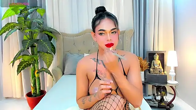 MochaliciousTransOnTop webcam