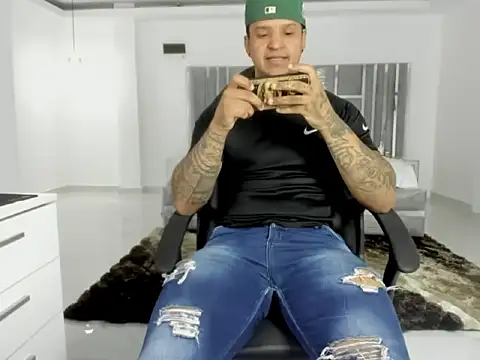 master_leather webcam