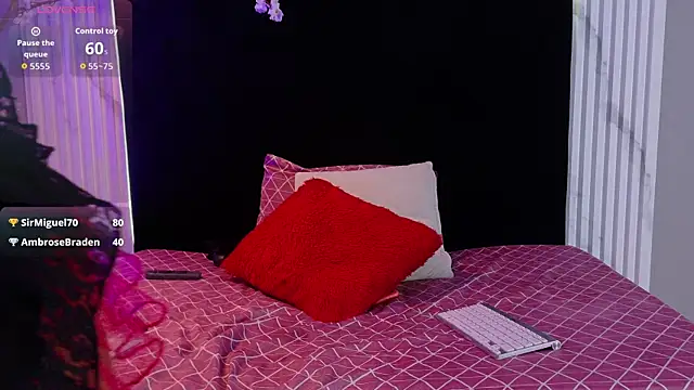 bella_moonlight_cr webcam