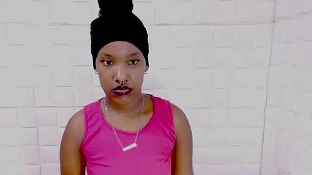 EroticSexyPrada webcam