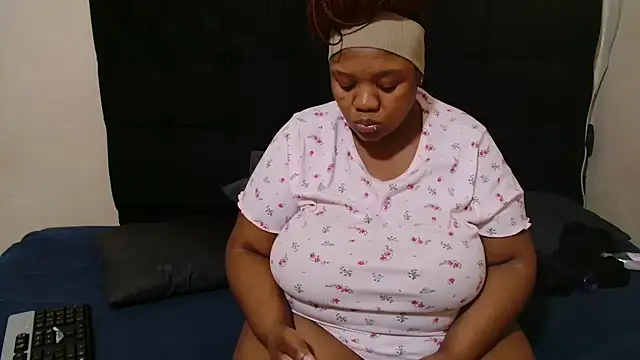 CaramelBootty webcam