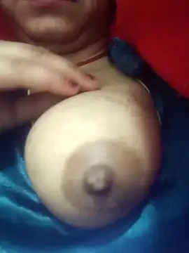 Julilodhi8695 webcam