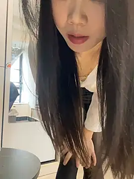 美女ZHJKS9988在线直播