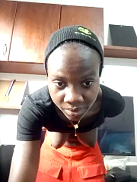 Black_juicy24 webcam