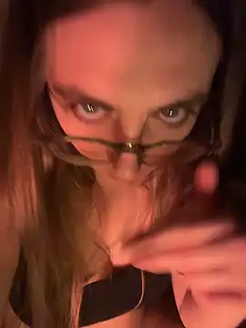 prettykitttty - Prettykitttty's free webcam - UK Sex Cams