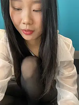 美女ZHJKS9988在线直播