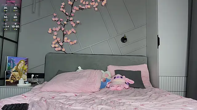 MiraJuicyJune webcam