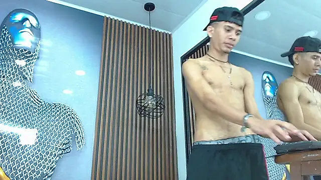 Skinny_cute_Alyer webcam