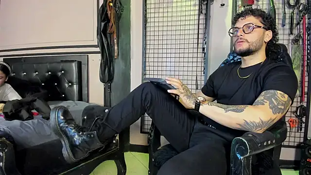 Twisted_Fantasy webcam