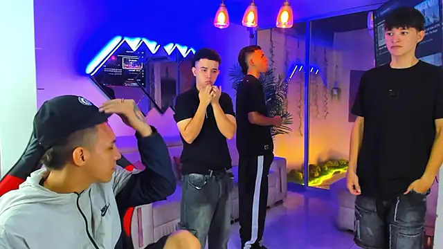 Houseofwarrios's live cam