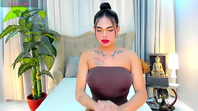 MochaliciousTransOnTop webcam