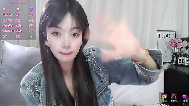 美女-M00nlIght-l0li-在线直播