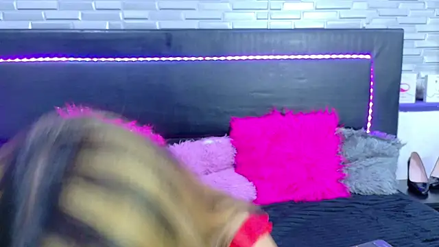 SeraphynLuxora webcam