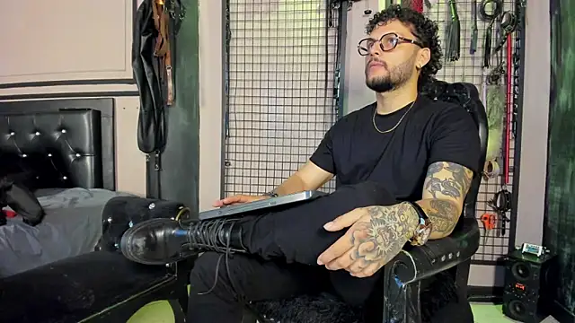 Twisted_Fantasy webcam