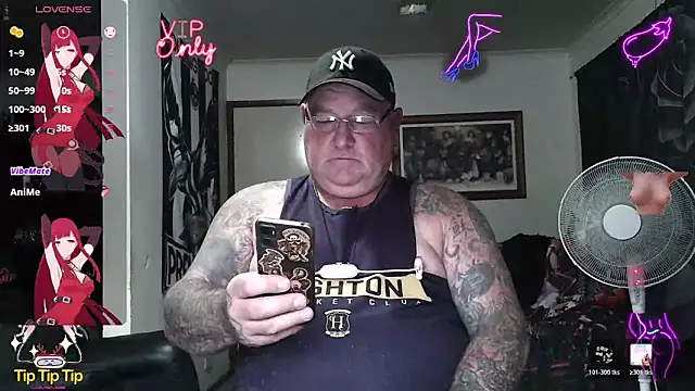 kinkyblueyes69 (M mature) - GET NAKED