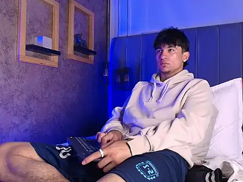 the_bosscrown - The_BossCrown's free webcam - UK Sex Cams