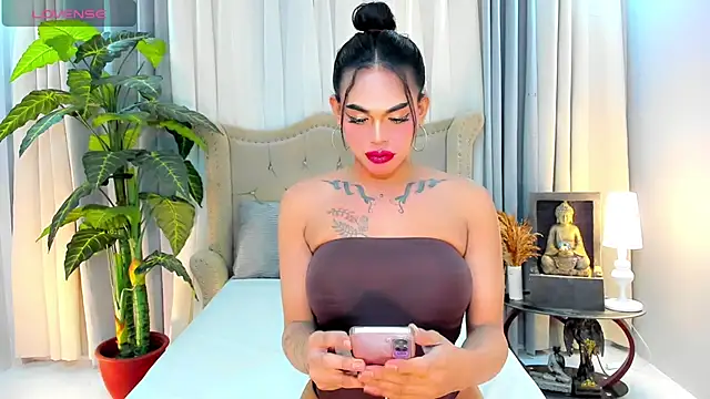 MochaliciousTransOnTop webcam