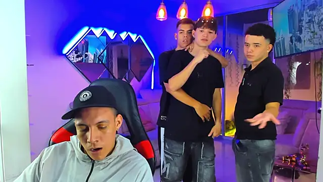 Houseofwarrios webcam