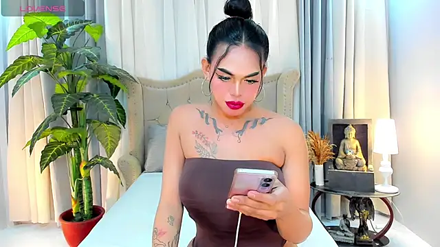 MochaliciousTransOnTop webcam