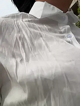 新人主播 敏感水多容易脸红 ​07年. ​student，​165，​D杯  易喷体质 提免费要求直接封禁  主玩户外，当天的房间之王，可以定明天的地点