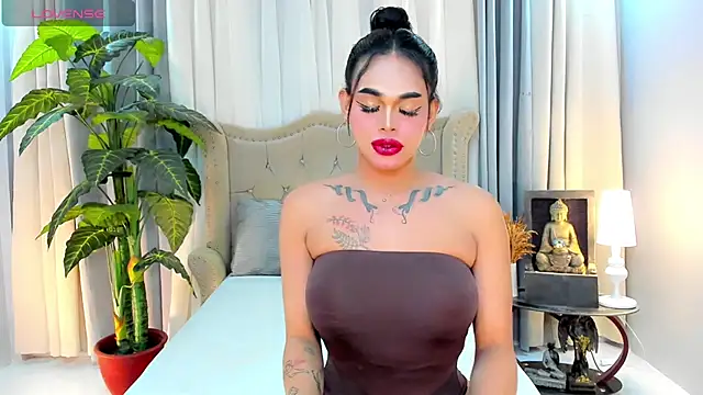 MochaliciousTransOnTop webcam