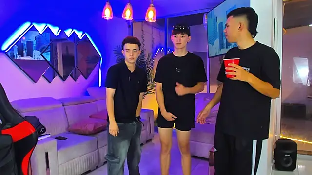 Houseofwarrios webcam