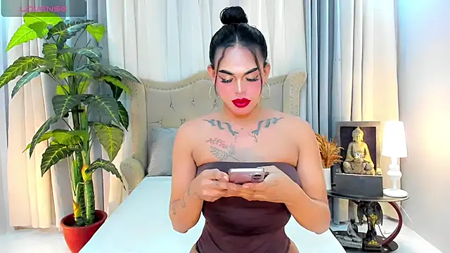 MochaliciousTransOnTop webcam