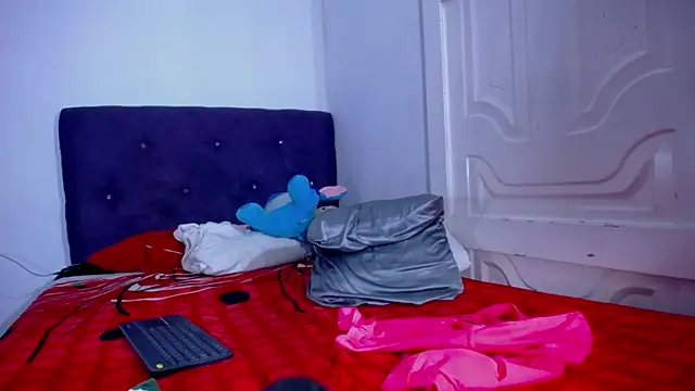 Squirter_pussybomb webcam