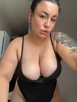 SwittieKendra webcam