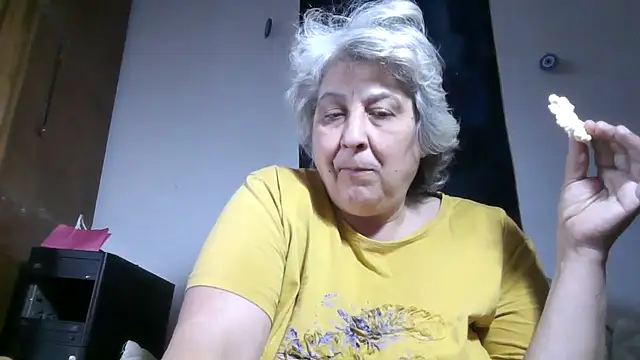 ExquisiteMature webcam