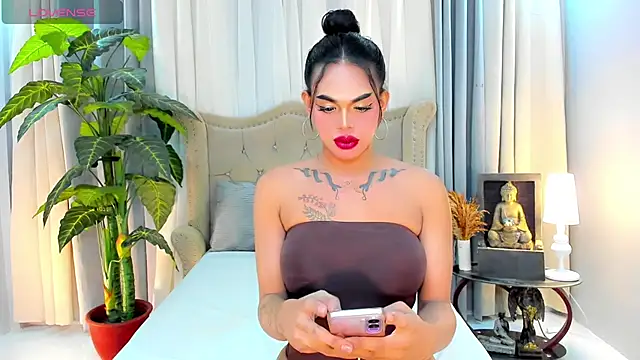 MochaliciousTransOnTop webcam