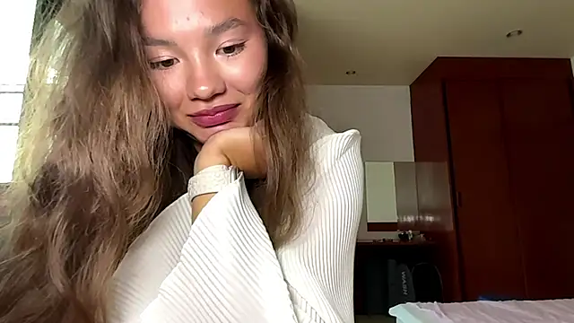 kamila_18_french webcam