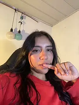 Webcam Model (Steph_x)  is live.Free join now!