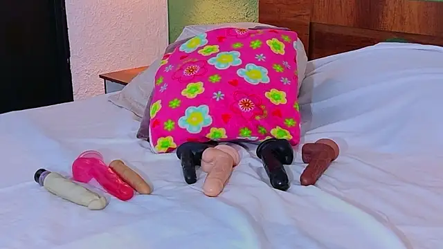 tinyy_whore18 webcam