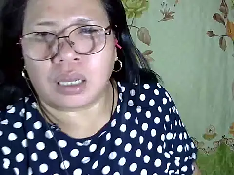 HottyCurlyPeanut webcam