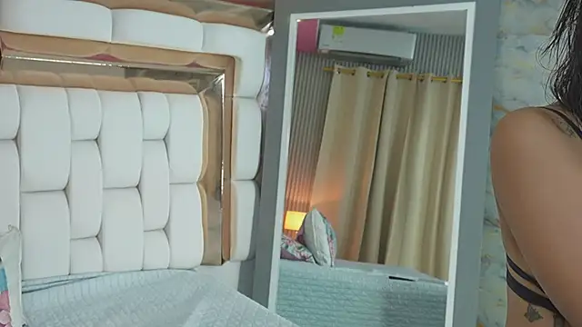 kinkylittlegirll webcam