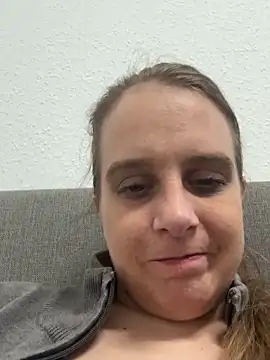 Webcam Model (Chantalee)  is live.Free join now!