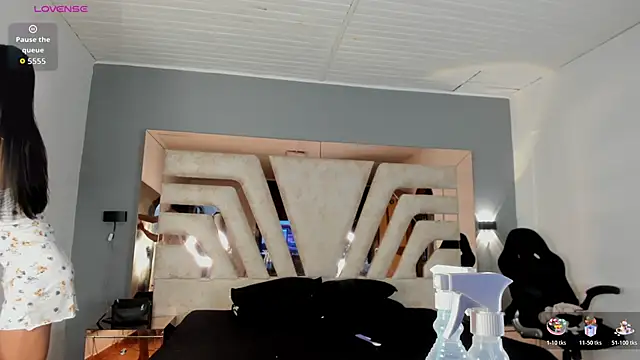 REINA_ADAHARA's live cam