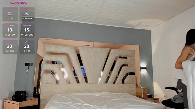 REINA_ADAHARA's live cam