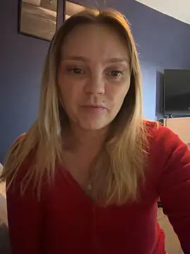 Webcam Model (Sky25x)  is live.Free join now!