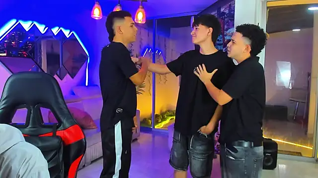 Houseofwarrios webcam