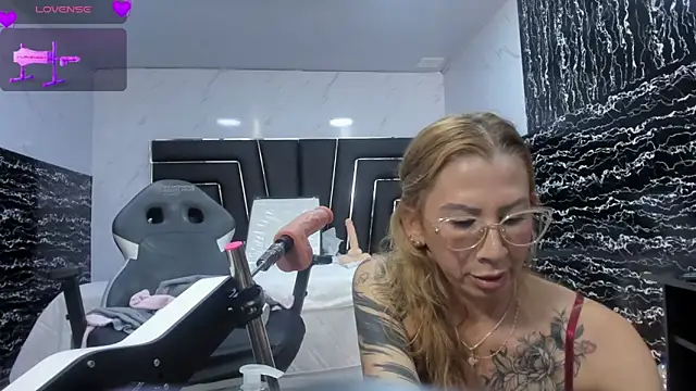 Ladyy_Scarlett webcam